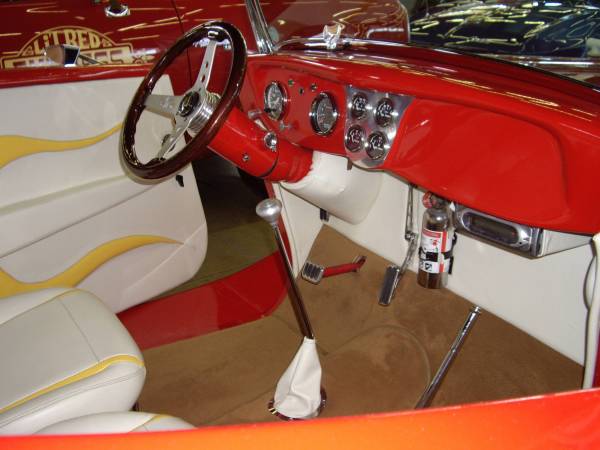 34 FORD BIG BLOPCK ROADSTER INTERIOR