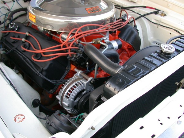 Dodge_1967_Coronet_440_Engine_detail