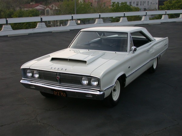 Dodge_1967_Coronet_440_front_3-4_detail