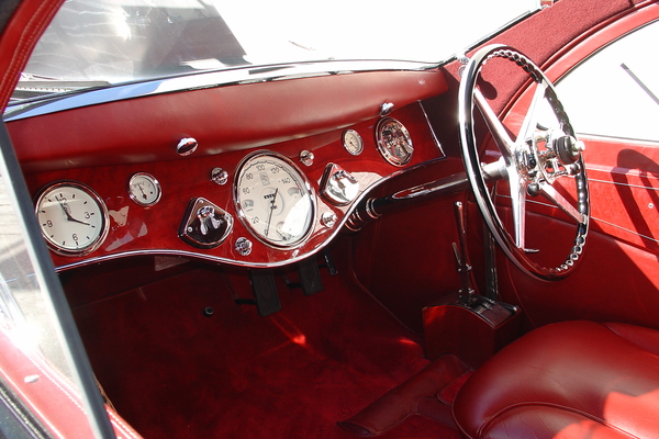 round_door_Rolls_interior