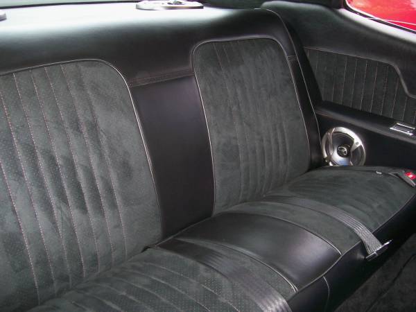 Custom sewn interior w\ contrasting stitching.