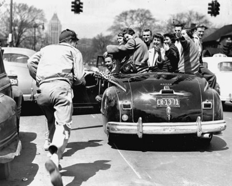 Cruising Woodard in 1951. In the 1950’s cruising swept the nation. American streets became impromptu racetracks as soon as the police turned their backs. Young people piled into friends’ cars and cruised main streets with a new sense of freedom. No place was more relevant than metro Detroit’s Woodward Avenue, the city’s number-one cruising destination and home of the world’s automobile industry.